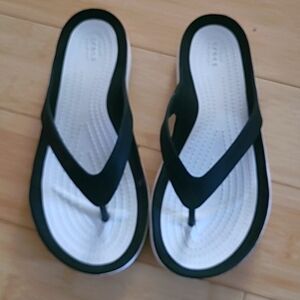 Womens Crocs Sandals Size 6